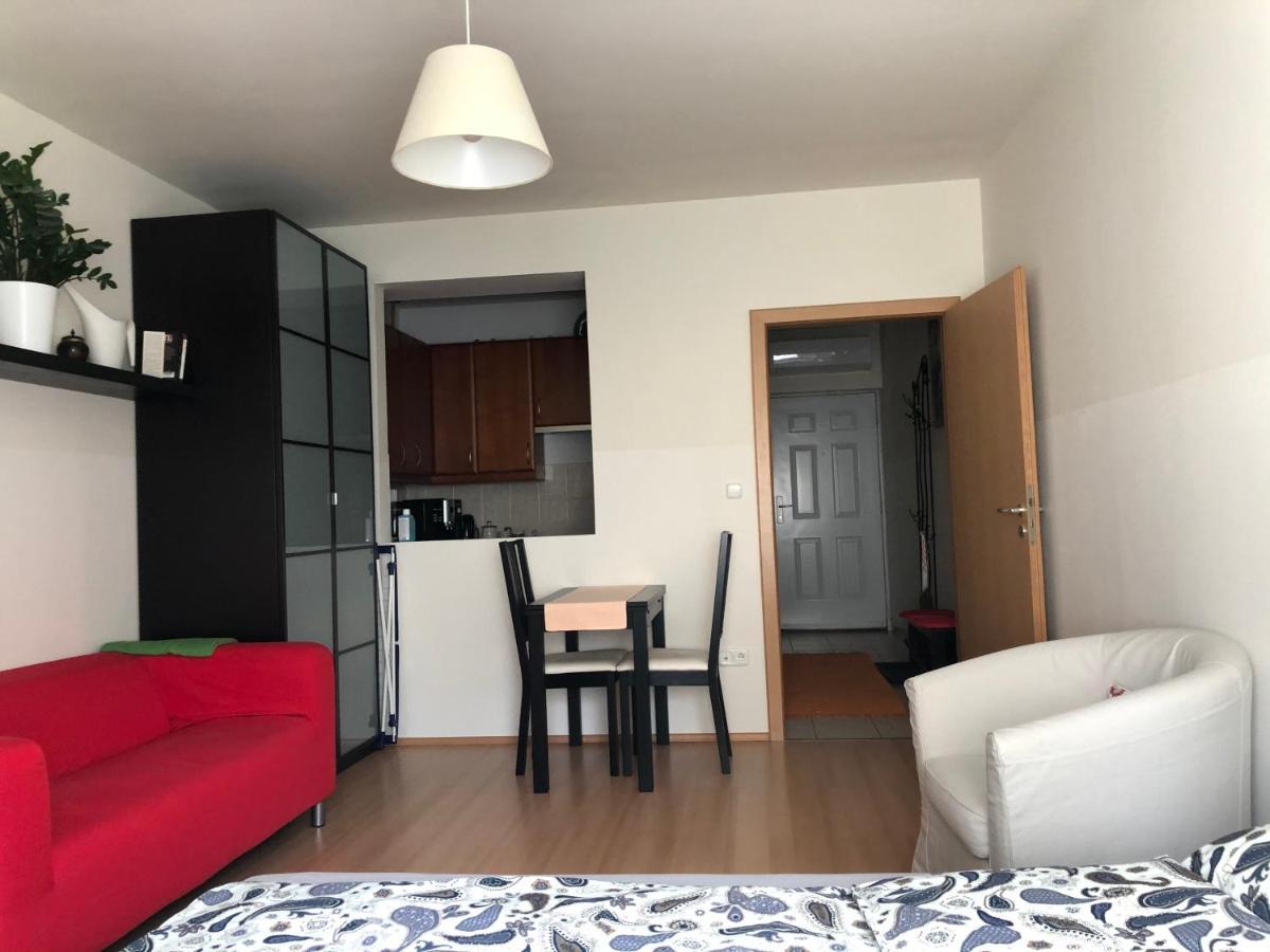 Cozy Apartment In District 8 Budapest Bagian luar foto